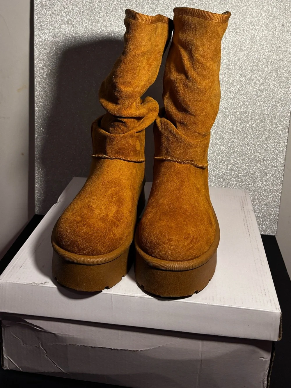 BRAND NEW Brown Winter Boots With Platformed Bottoms🤎perfect for cold weather!